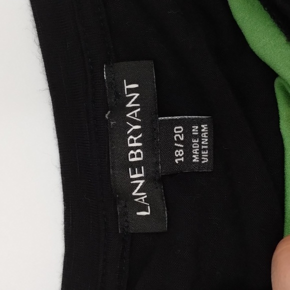 Lane Bryant Mixed material floral blouse size 18/20 short sleeve - Picture 11 of 11